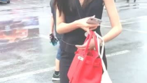 小姐姐换便装,小姐姐换装瞬间，尽显青春风采